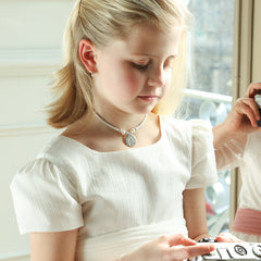 VIRGIN RAMITAS A - pearl necklace and 22mm silver medal