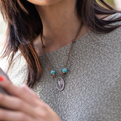 VIRGEN MILAGROSA - collar piedras naturales 20x30mm