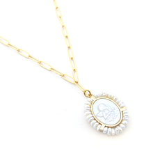 ÁNGEL - collar medalla dorada 20x30mm con perlas