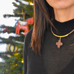 EIRA CUERO - collar cruz piedra 25mm