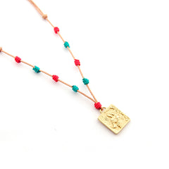 CASA DE ORO - collar medalla dorada 16x17mm con cordón