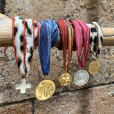 COLLAR SEDA - Escoge medalla y seda