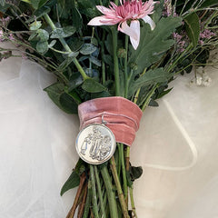 SAGRADA FAMILIA - medalla personalizable 35mm para el RAMO DE NOVIA