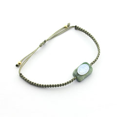 DETENTE NÁCAR - pulsera piedra macramé