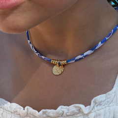 VIRGEN BESA LIBERTY DOR - collar medalla dorada 12mm