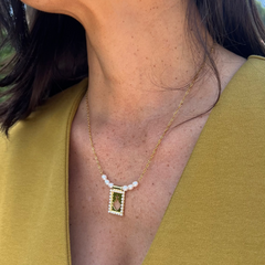 DETENTE DOR PERLAS - collar medalla dorada con perlas