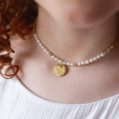 VIRGEN BESA PERLAS DE RIO - medalla dorada 12mm