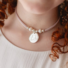 VIRGIN RAMITAS A - pearl necklace and 22mm silver medal