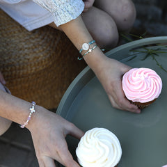 LIS - pulsera cruz con bolitas