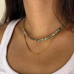 AURA - collar dorado piedras turquesas