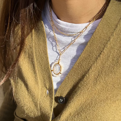 ÁNGEL - collar medalla dorada 20x30mm con perlas