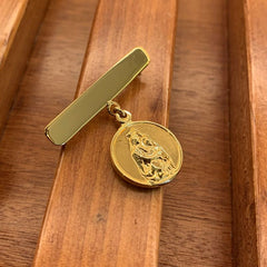 Aguja con escapulario CARMELO DOR - medalla dorada 18mm