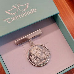 Aguja con Virgen del Pilar - medalla personalizable de plata 29mm