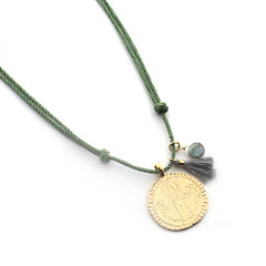 Virgen de la alegría TRIS DOR - collar medalla dorada 22mm