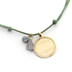 Virgen de la alegría TRIS DOR - collar medalla dorada 22mm