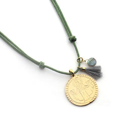 Virgen de la alegría TRIS DOR - collar medalla dorada 22mm