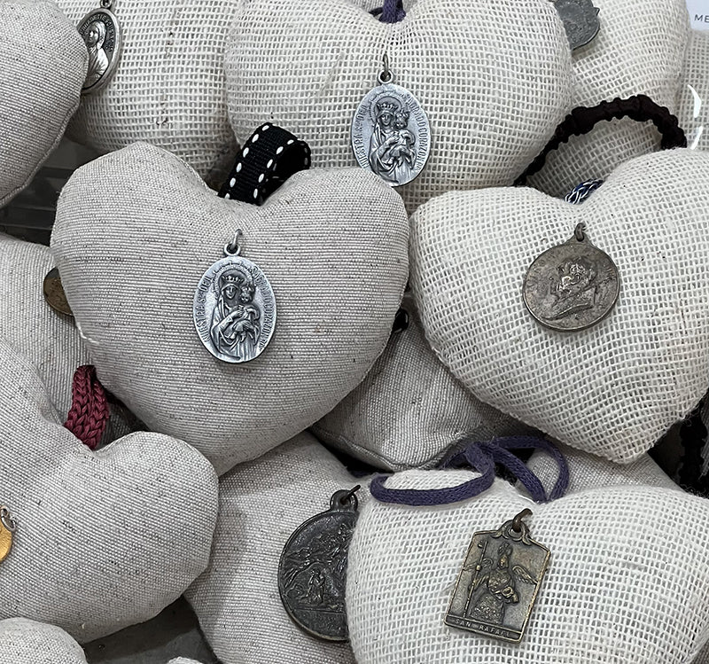 Adopta y cuida de esta medalla para que te proteja