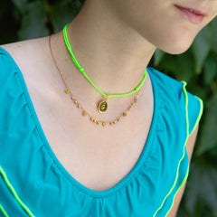 SUMMER - Collar flúor medalla dorada personalizable 13mm