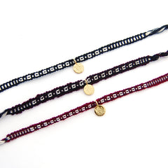 DETENTE MINI DOR - pulsera medalla dorada 8mm con hilo